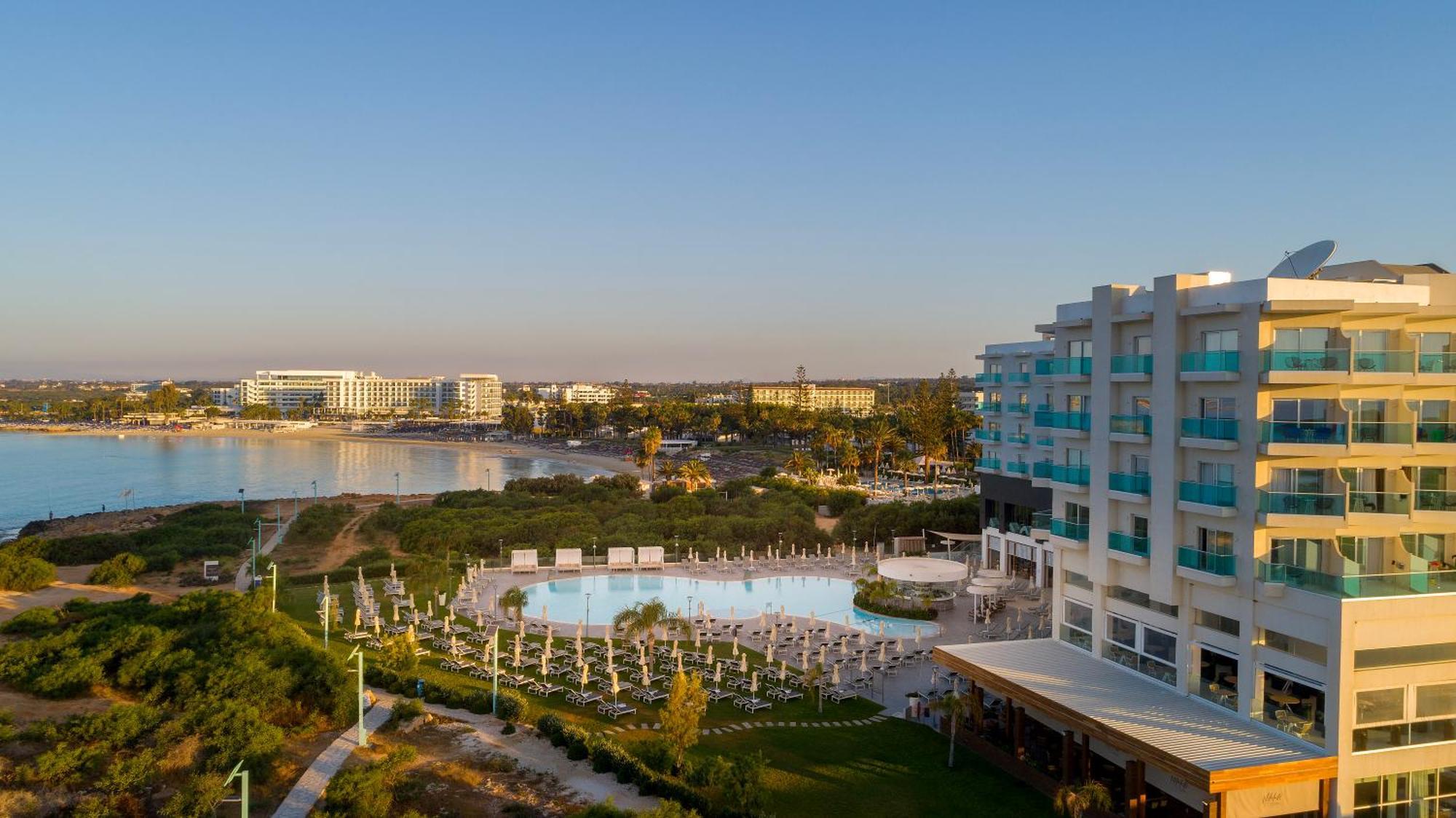 นิสซิบลู บีช รีสอร์ต Hotel ไอยานาปา ภายนอก รูปภาพ Hotels in Hurghada